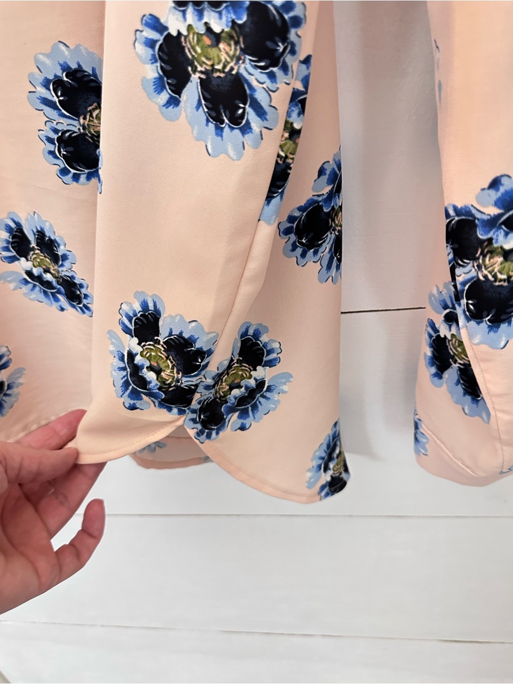 LOFT Blush Pink Blue Floral V-Neck Blouse Long Sleeve Feminine Top Large classic - Picture 11 of 11